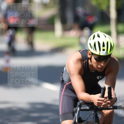 10.08.2025 - GEWOBA Citytriathlon Bremen Yannick Fuchs http://msf.ph/oto/8547684 10.08.2025 13:07:18 Radfahren 649, 656, 717, 724, 806, 820, 873, 888, 903, 950, 959 meine-sportfotos.de