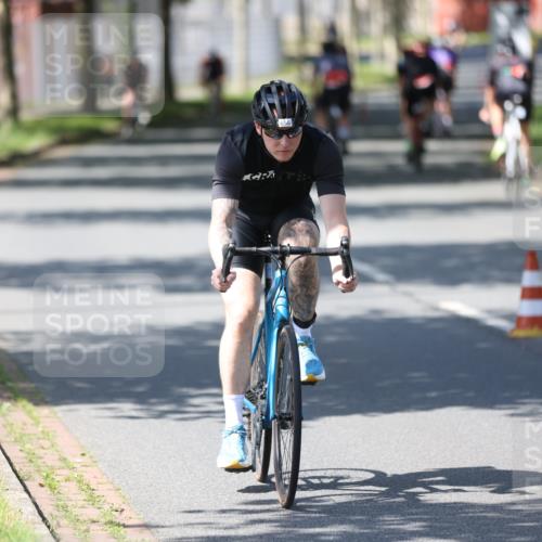 10.08.2025 - GEWOBA Citytriathlon Bremen Yannick Fuchs http://msf.ph/oto/8547685 10.08.2025 13:07:21 Radfahren 649, 656, 717, 724, 806, 820, 873, 888, 903, 950, 959 meine-sportfotos.de