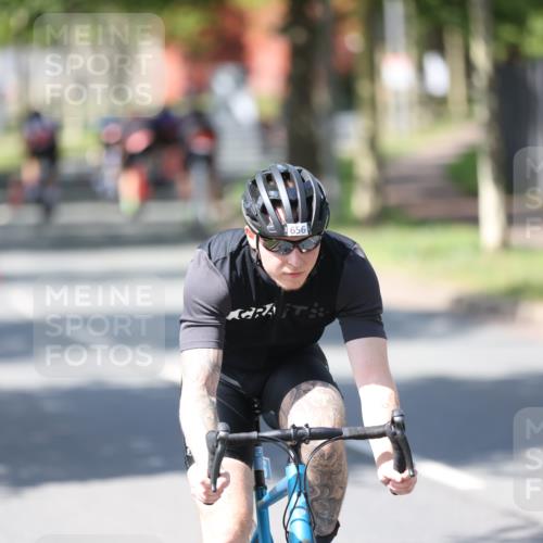 10.08.2025 - GEWOBA Citytriathlon Bremen Yannick Fuchs http://msf.ph/oto/8547689 10.08.2025 13:07:21 Radfahren 649, 656, 717, 724, 806, 820, 873, 888, 903, 950, 959 meine-sportfotos.de