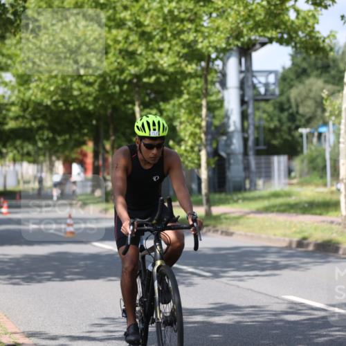 10.08.2025 - GEWOBA Citytriathlon Bremen Yannick Fuchs http://msf.ph/oto/8547691 10.08.2025 12:11:27 Radfahren 575, 578, 583, 645, 713, 894, 1038 meine-sportfotos.de