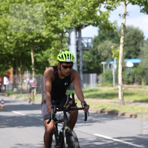 10.08.2025 - GEWOBA Citytriathlon Bremen Yannick Fuchs http://msf.ph/oto/8547692 10.08.2025 12:11:28 Radfahren 575, 578, 583, 645, 713, 894, 1038 meine-sportfotos.de