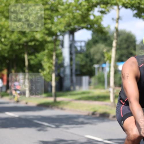 10.08.2025 - GEWOBA Citytriathlon Bremen Yannick Fuchs http://msf.ph/oto/8547697 10.08.2025 12:11:28 Radfahren 575, 578, 583, 645, 713, 894, 1038 meine-sportfotos.de