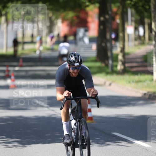 10.08.2025 - GEWOBA Citytriathlon Bremen Yannick Fuchs http://msf.ph/oto/8547700 10.08.2025 13:07:55 Radfahren 578, 626, 643, 689, 774, 852, 941 meine-sportfotos.de