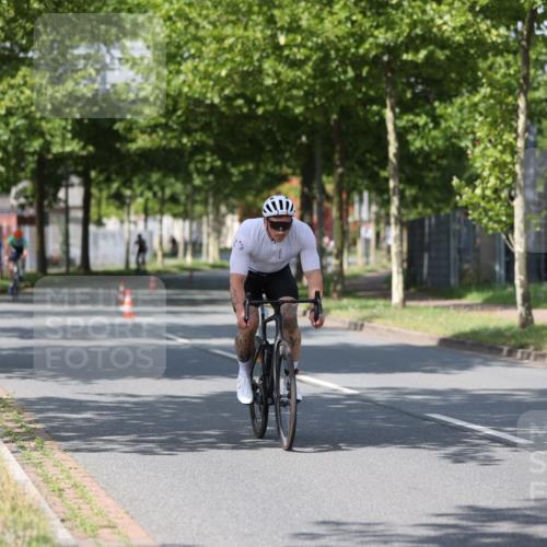 10.08.2025 - GEWOBA Citytriathlon Bremen Yannick Fuchs http://msf.ph/oto/8547701 10.08.2025 12:11:29 Radfahren 575, 578, 583, 645, 713, 894, 1038 meine-sportfotos.de