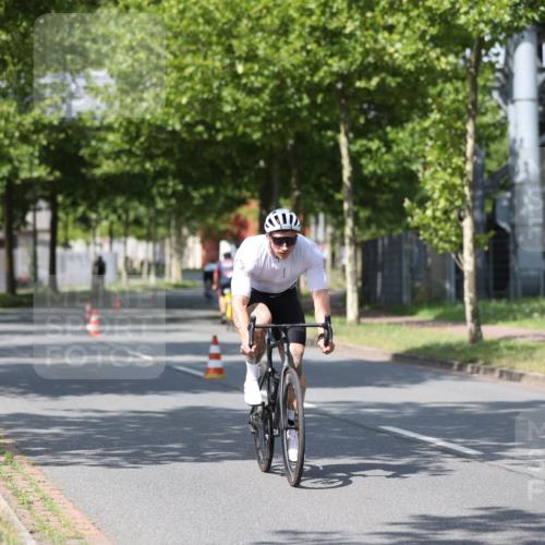 10.08.2025 - GEWOBA Citytriathlon Bremen Yannick Fuchs http://msf.ph/oto/8547704 10.08.2025 12:11:29 Radfahren 575, 578, 583, 645, 713, 894, 1038 meine-sportfotos.de