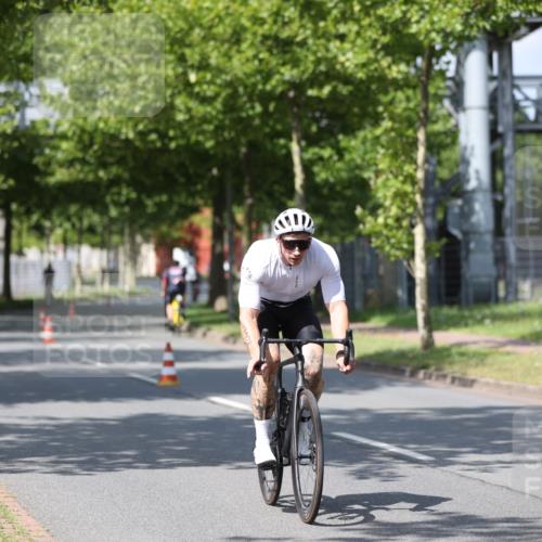 10.08.2025 - GEWOBA Citytriathlon Bremen Yannick Fuchs http://msf.ph/oto/8547706 10.08.2025 12:11:30 Radfahren 575, 578, 583, 645, 713, 894, 1038 meine-sportfotos.de