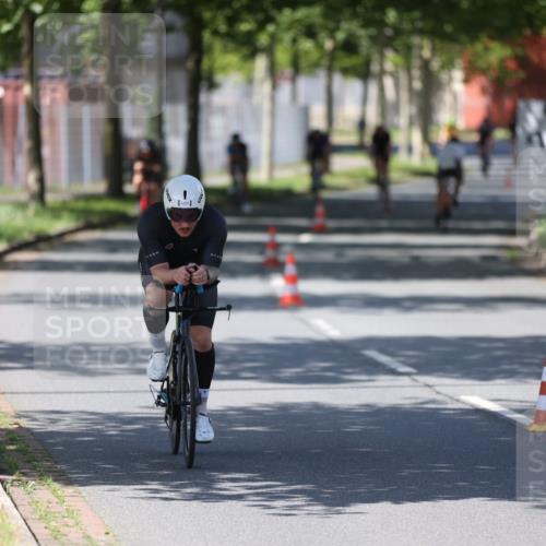 10.08.2025 - GEWOBA Citytriathlon Bremen Yannick Fuchs http://msf.ph/oto/8547709 10.08.2025 13:07:58 Radfahren 578, 626, 643, 666, 689, 774, 792, 838, 852, 941 meine-sportfotos.de