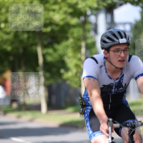 10.08.2025 - GEWOBA Citytriathlon Bremen Yannick Fuchs http://msf.ph/oto/8547758 10.08.2025 12:11:39 Radfahren 578, 583, 752, 894, 1038 meine-sportfotos.de