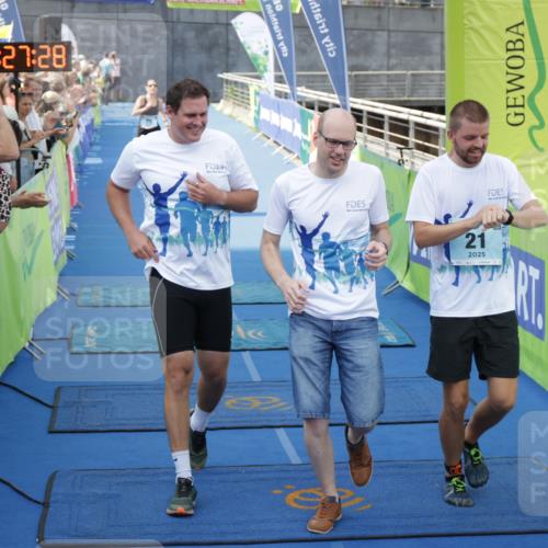 10.08.2025 - GEWOBA Citytriathlon Bremen H.Heesch http://msf.ph/oto/8547763 10.08.2025 11:31:10 Ziel 21, 75 meine-sportfotos.de