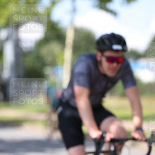10.08.2025 - GEWOBA Citytriathlon Bremen Yannick Fuchs http://msf.ph/oto/8547764 10.08.2025 13:08:12 Radfahren 626, 643, 666, 687, 792, 838, 852 meine-sportfotos.de