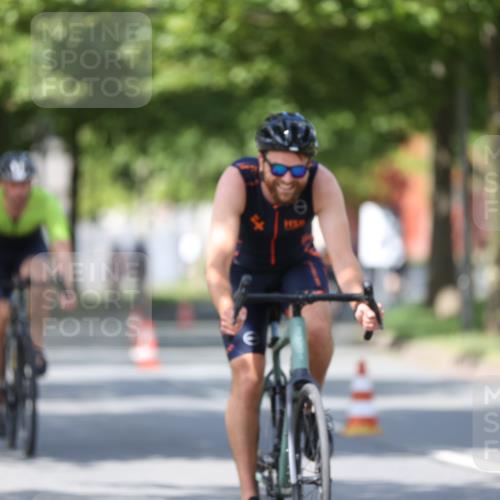 10.08.2025 - GEWOBA Citytriathlon Bremen Yannick Fuchs http://msf.ph/oto/8547800 10.08.2025 12:11:55 Radfahren 576, 667, 699, 702, 752, 799 meine-sportfotos.de