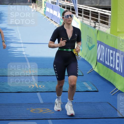10.08.2025 - GEWOBA Citytriathlon Bremen H.Heesch http://msf.ph/oto/8547802 10.08.2025 11:31:27 Ziel 483 meine-sportfotos.de
