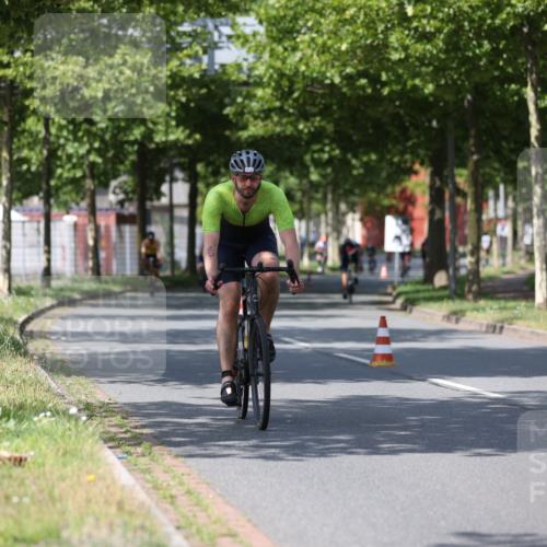 10.08.2025 - GEWOBA Citytriathlon Bremen Yannick Fuchs http://msf.ph/oto/8547807 10.08.2025 12:11:56 Radfahren 576, 667, 699, 702, 752, 799, 907 meine-sportfotos.de