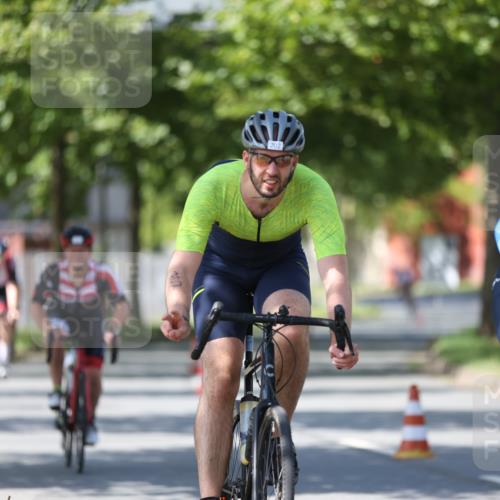 10.08.2025 - GEWOBA Citytriathlon Bremen Yannick Fuchs http://msf.ph/oto/8547829 10.08.2025 13:08:33 Radfahren 551, 552, 692, 702, 768, 824, 836, 855, 859, 968, 980 meine-sportfotos.de