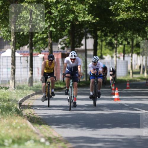 10.08.2025 - GEWOBA Citytriathlon Bremen Yannick Fuchs http://msf.ph/oto/8547831 10.08.2025 12:12:00 Radfahren 576, 605, 667, 699, 702, 752, 799, 816, 907, 1003 meine-sportfotos.de
