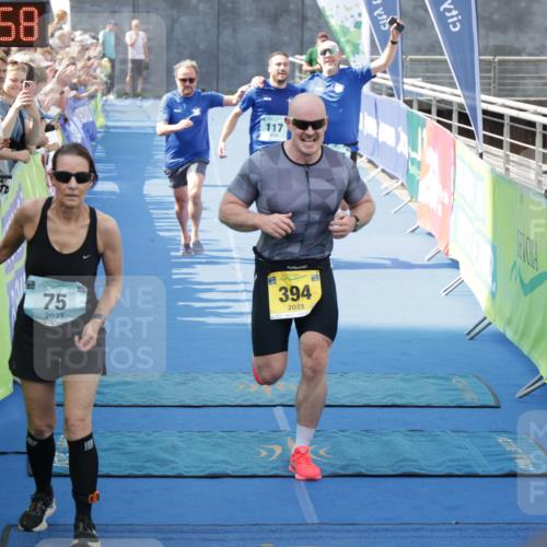 10.08.2025 - GEWOBA Citytriathlon Bremen H.Heesch http://msf.ph/oto/8547832 10.08.2025 11:31:40 Ziel 117, 378, 394 meine-sportfotos.de