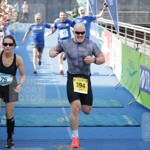 10.08.2025 - GEWOBA Citytriathlon Bremen H.Heesch http://msf.ph/oto/8547835 10.08.2025 11:31:40 Ziel 117, 378, 394 meine-sportfotos.de