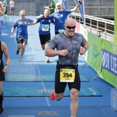 10.08.2025 - GEWOBA Citytriathlon Bremen H.Heesch http://msf.ph/oto/8547837 10.08.2025 11:31:40 Ziel 117, 378, 394 meine-sportfotos.de