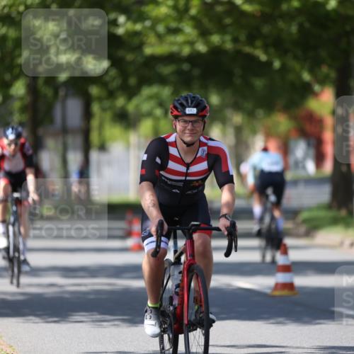 10.08.2025 - GEWOBA Citytriathlon Bremen Yannick Fuchs http://msf.ph/oto/8547838 10.08.2025 13:08:34 Radfahren 551, 552, 692, 702, 768, 824, 836, 855, 859, 968, 980, 1016 meine-sportfotos.de