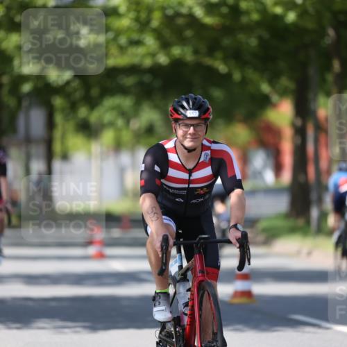 10.08.2025 - GEWOBA Citytriathlon Bremen Yannick Fuchs http://msf.ph/oto/8547840 10.08.2025 13:08:34 Radfahren 551, 552, 692, 702, 768, 824, 836, 855, 859, 968, 980, 1016 meine-sportfotos.de