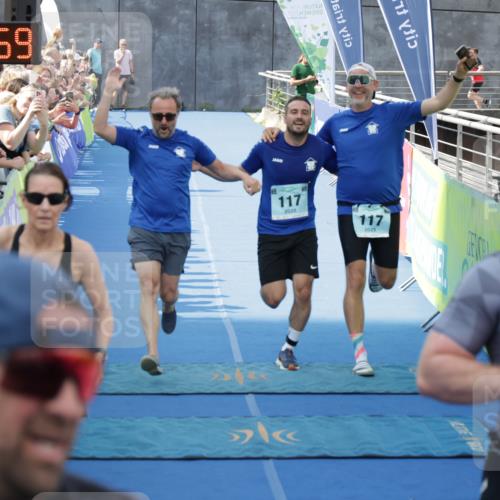 10.08.2025 - GEWOBA Citytriathlon Bremen H.Heesch http://msf.ph/oto/8547842 10.08.2025 11:31:41 Ziel 117, 378, 394 meine-sportfotos.de