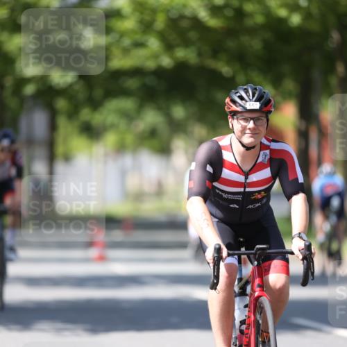 10.08.2025 - GEWOBA Citytriathlon Bremen Yannick Fuchs http://msf.ph/oto/8547844 10.08.2025 13:08:34 Radfahren 551, 552, 692, 702, 768, 824, 836, 855, 859, 968, 980, 1016 meine-sportfotos.de