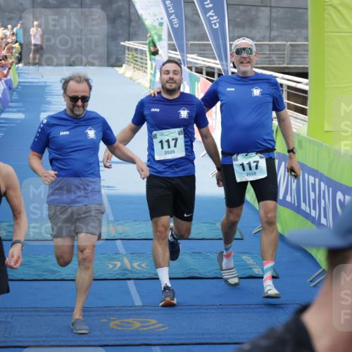 10.08.2025 - GEWOBA Citytriathlon Bremen H.Heesch http://msf.ph/oto/8547848 10.08.2025 11:31:42 Ziel 117, 378, 394 meine-sportfotos.de