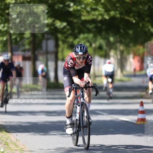 10.08.2025 - GEWOBA Citytriathlon Bremen Yannick Fuchs http://msf.ph/oto/8547851 10.08.2025 13:08:35 Radfahren 551, 552, 692, 702, 768, 824, 836, 855, 859, 968, 980, 1016 meine-sportfotos.de