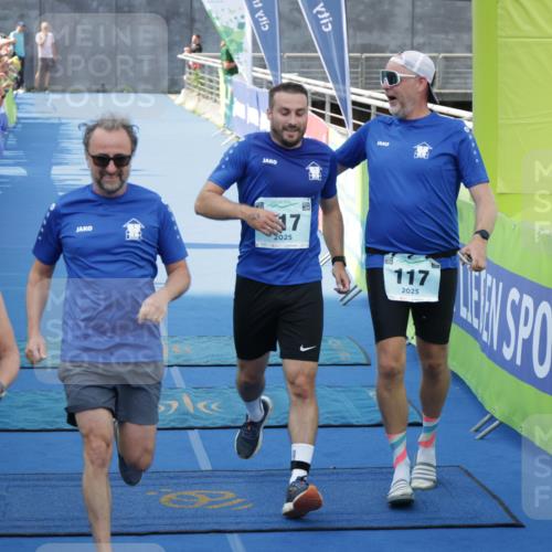 10.08.2025 - GEWOBA Citytriathlon Bremen H.Heesch http://msf.ph/oto/8547852 10.08.2025 11:31:42 Ziel 117, 378, 394 meine-sportfotos.de