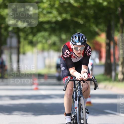 10.08.2025 - GEWOBA Citytriathlon Bremen Yannick Fuchs http://msf.ph/oto/8547854 10.08.2025 13:08:35 Radfahren 551, 552, 692, 702, 768, 824, 836, 855, 859, 968, 980, 1016 meine-sportfotos.de