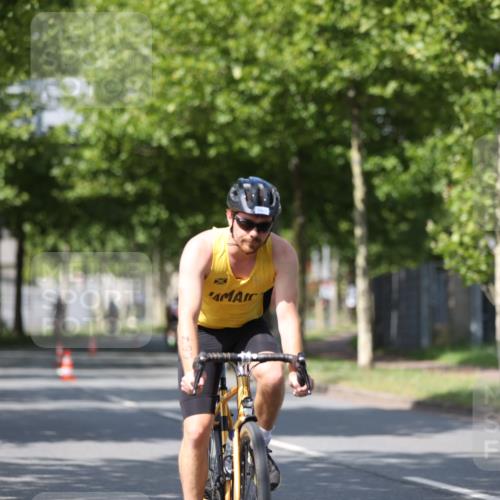 10.08.2025 - GEWOBA Citytriathlon Bremen Yannick Fuchs http://msf.ph/oto/8547855 10.08.2025 12:12:03 Radfahren 576, 605, 667, 699, 702, 799, 816, 907, 1003 meine-sportfotos.de