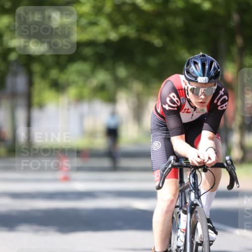10.08.2025 - GEWOBA Citytriathlon Bremen Yannick Fuchs http://msf.ph/oto/8547857 10.08.2025 13:08:35 Radfahren 551, 552, 692, 702, 768, 824, 836, 855, 859, 968, 980, 1016 meine-sportfotos.de