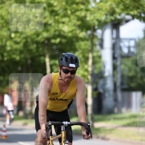10.08.2025 - GEWOBA Citytriathlon Bremen Yannick Fuchs http://msf.ph/oto/8547861 10.08.2025 12:12:03 Radfahren 576, 605, 667, 699, 702, 799, 816, 907, 1003 meine-sportfotos.de
