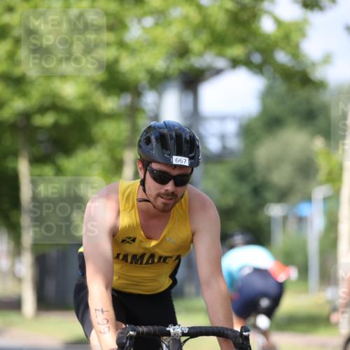 10.08.2025 - GEWOBA Citytriathlon Bremen Yannick Fuchs http://msf.ph/oto/8547864 10.08.2025 12:12:04 Radfahren 576, 605, 667, 699, 702, 799, 816, 907, 1003 meine-sportfotos.de