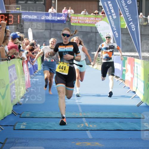 10.08.2025 - GEWOBA Citytriathlon Bremen H.Heesch http://msf.ph/oto/8547868 10.08.2025 11:32:13 Ziel 211, 441 meine-sportfotos.de