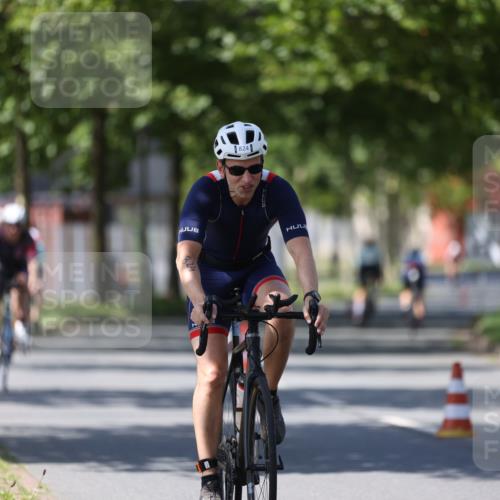 10.08.2025 - GEWOBA Citytriathlon Bremen Yannick Fuchs http://msf.ph/oto/8547869 10.08.2025 13:08:37 Radfahren 551, 552, 692, 702, 768, 824, 836, 855, 859, 968, 980, 1016 meine-sportfotos.de