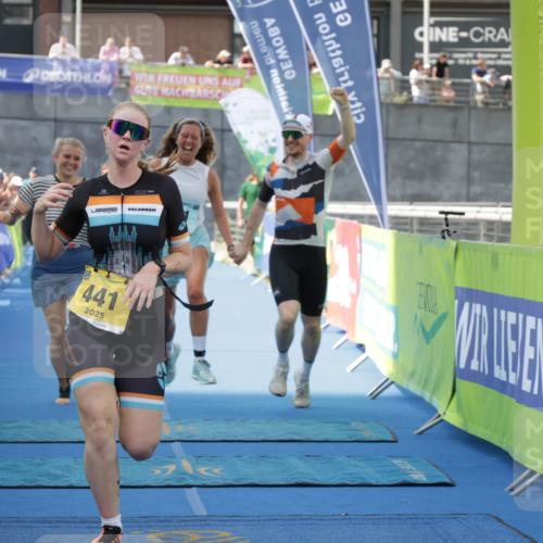 10.08.2025 - GEWOBA Citytriathlon Bremen H.Heesch http://msf.ph/oto/8547872 10.08.2025 11:32:14 Ziel 211, 441 meine-sportfotos.de