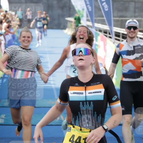 10.08.2025 - GEWOBA Citytriathlon Bremen H.Heesch http://msf.ph/oto/8547875 10.08.2025 11:32:15 Ziel 211, 215, 441 meine-sportfotos.de