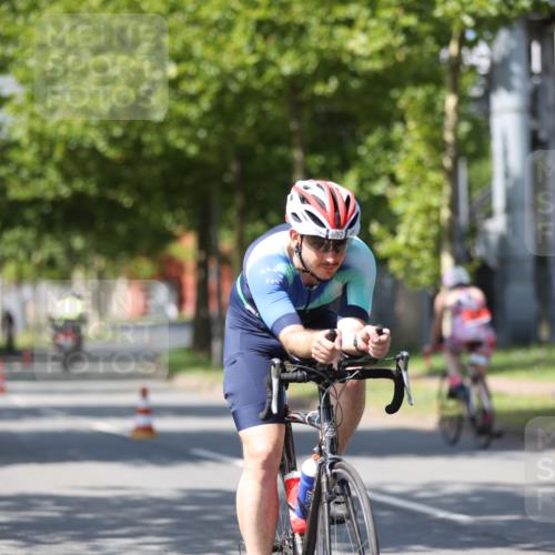 10.08.2025 - GEWOBA Citytriathlon Bremen Yannick Fuchs http://msf.ph/oto/8547887 10.08.2025 13:08:42 Radfahren 551, 552, 692, 702, 768, 824, 855, 859, 912, 968, 1016 meine-sportfotos.de