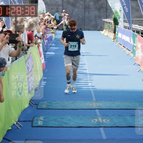 10.08.2025 - GEWOBA Citytriathlon Bremen H.Heesch http://msf.ph/oto/8547890 10.08.2025 11:32:19 Ziel 211, 215, 397, 441 meine-sportfotos.de