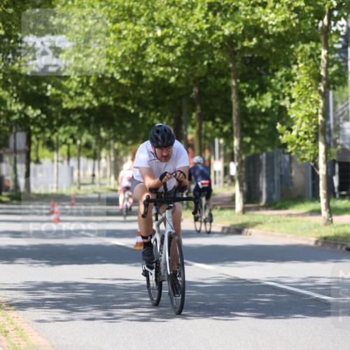 10.08.2025 - GEWOBA Citytriathlon Bremen Yannick Fuchs http://msf.ph/oto/8547894 10.08.2025 13:08:45 Radfahren 551, 552, 692, 702, 768, 824, 859, 912, 968, 1016 meine-sportfotos.de