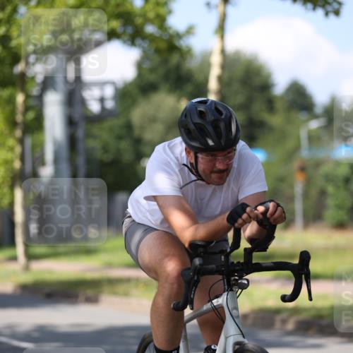 10.08.2025 - GEWOBA Citytriathlon Bremen Yannick Fuchs http://msf.ph/oto/8547903 10.08.2025 13:08:46 Radfahren 551, 552, 692, 702, 768, 824, 859, 912, 968, 1016 meine-sportfotos.de