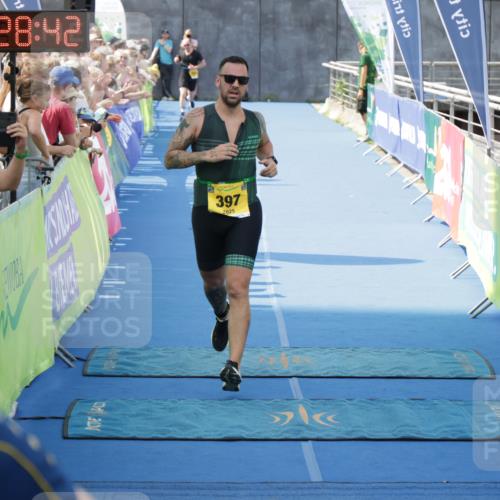 10.08.2025 - GEWOBA Citytriathlon Bremen H.Heesch http://msf.ph/oto/8547906 10.08.2025 11:32:24 Ziel 215, 397 meine-sportfotos.de