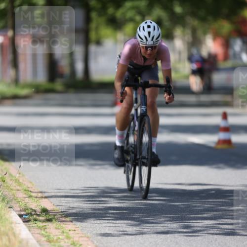 10.08.2025 - GEWOBA Citytriathlon Bremen Yannick Fuchs http://msf.ph/oto/8547907 10.08.2025 13:08:49 Radfahren 551, 692, 824, 912, 968, 1016 meine-sportfotos.de