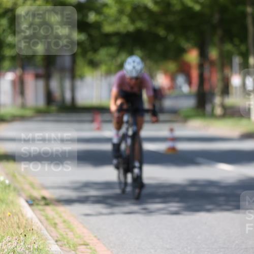 10.08.2025 - GEWOBA Citytriathlon Bremen Yannick Fuchs http://msf.ph/oto/8547909 10.08.2025 13:08:49 Radfahren 551, 692, 824, 912, 968, 1016 meine-sportfotos.de