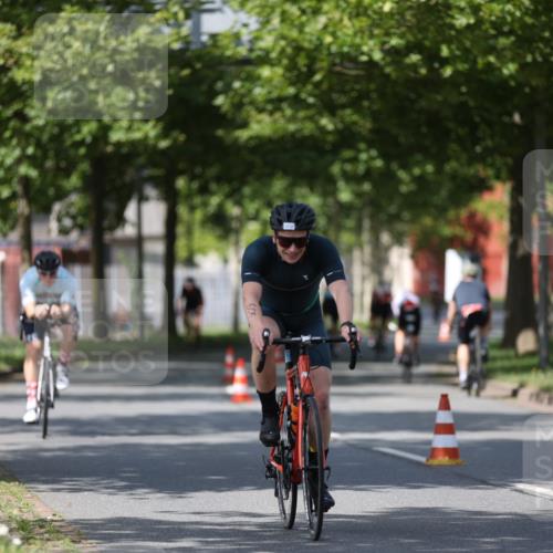 10.08.2025 - GEWOBA Citytriathlon Bremen Yannick Fuchs http://msf.ph/oto/8547910 10.08.2025 12:12:10 Radfahren 576, 605, 667, 699, 751, 799, 816, 907, 1003 meine-sportfotos.de