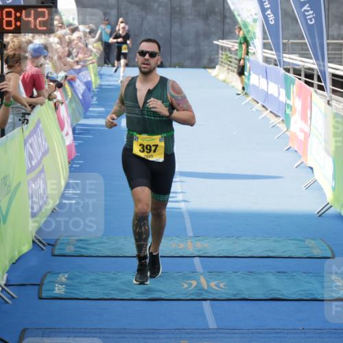 10.08.2025 - GEWOBA Citytriathlon Bremen H.Heesch http://msf.ph/oto/8547911 10.08.2025 11:32:24 Ziel 215, 397 meine-sportfotos.de