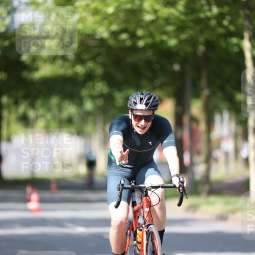 10.08.2025 - GEWOBA Citytriathlon Bremen Yannick Fuchs http://msf.ph/oto/8547912 10.08.2025 12:12:11 Radfahren 576, 605, 667, 751, 799, 816, 907, 1003 meine-sportfotos.de