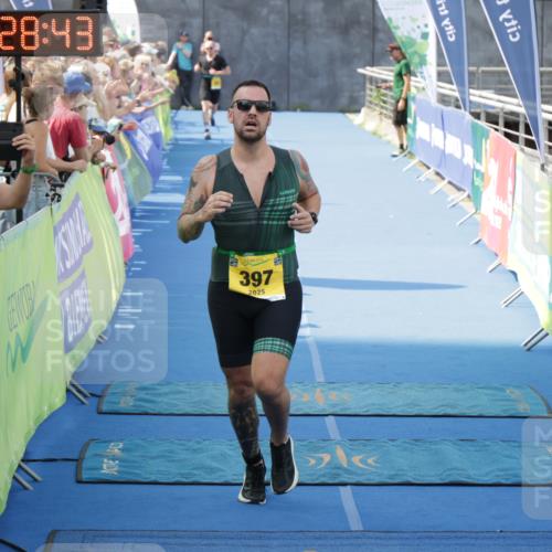 10.08.2025 - GEWOBA Citytriathlon Bremen H.Heesch http://msf.ph/oto/8547914 10.08.2025 11:32:24 Ziel 215, 397 meine-sportfotos.de