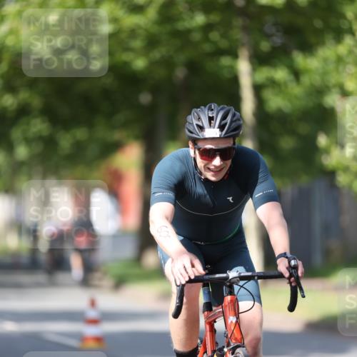 10.08.2025 - GEWOBA Citytriathlon Bremen Yannick Fuchs http://msf.ph/oto/8547917 10.08.2025 12:12:11 Radfahren 576, 605, 667, 751, 799, 816, 907, 1003 meine-sportfotos.de
